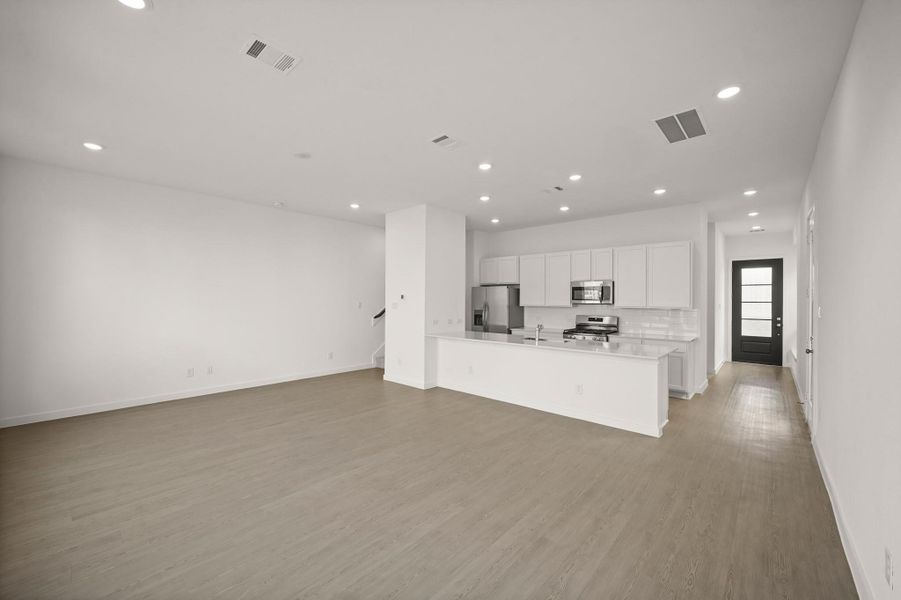 Spacious, unfurnished interior of a new home in Piccolina, Houston (Image 29).
