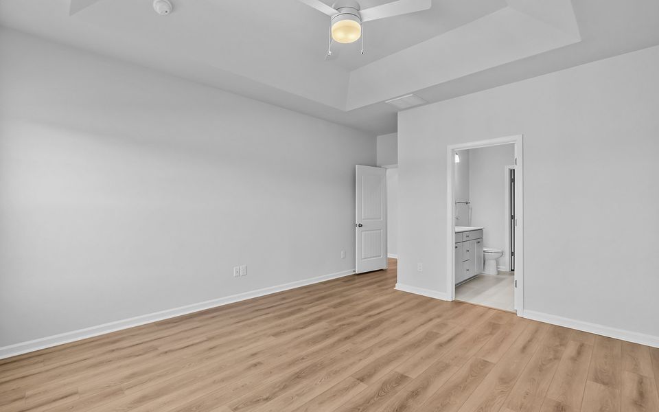 Spacious, unfurnished interior of a new home in Fieldstone, Lexington (Image 29).