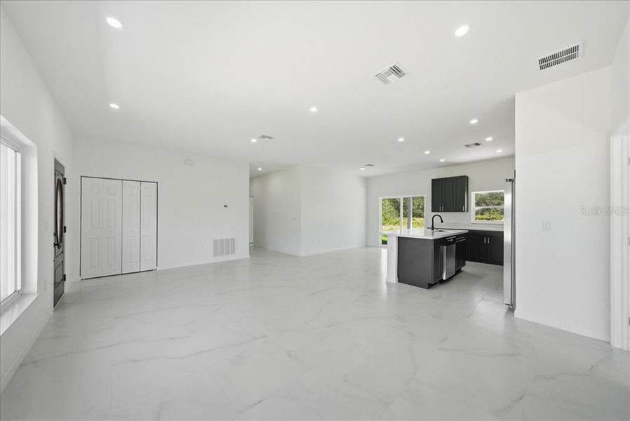 Spacious, unfurnished interior of a new home in , Avon Park (Image 8).