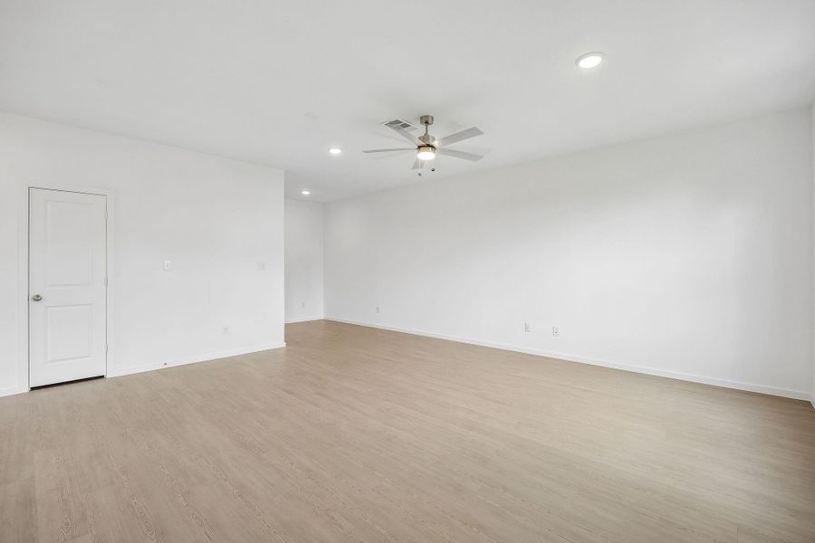 Spacious, unfurnished interior of a new home in Montgomery Bend, Montgomery (Image 12).
