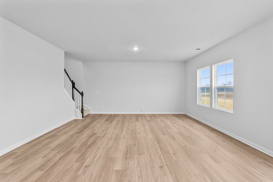 Spacious, unfurnished interior of a new home in Fieldstone, Lexington (Image 13).