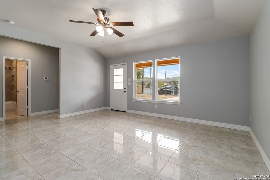 Spacious, unfurnished interior of a new home in , San Antonio (Image 12).