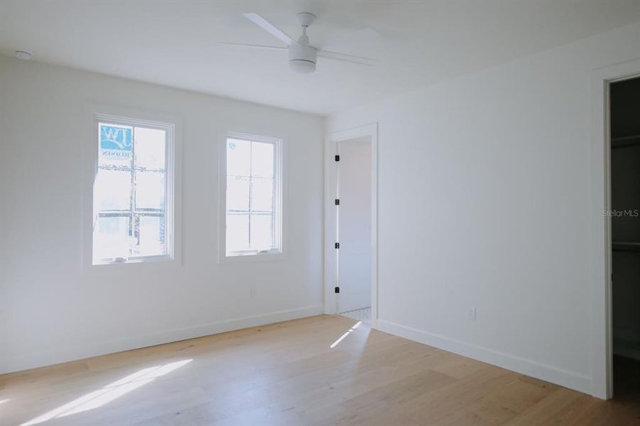 Spacious, unfurnished interior of a new home in , Orlando (Image 23).