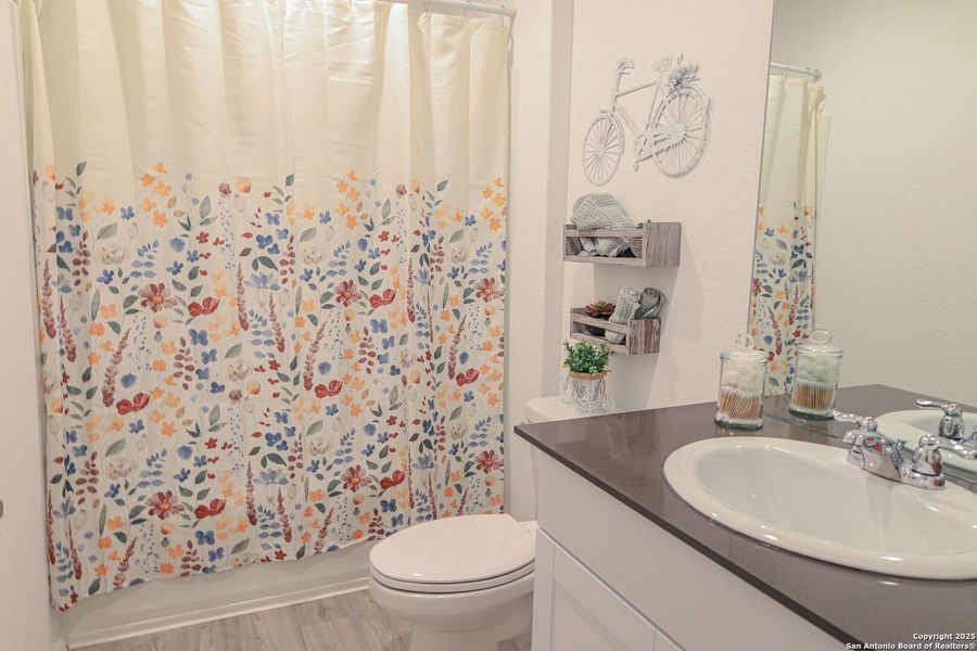 Furnished interior view inside a new home in Mission del Lago, San Antonio (Image 10). Furnished interior view inside a new home in Mission del Lago, San Antonio (Image 10).