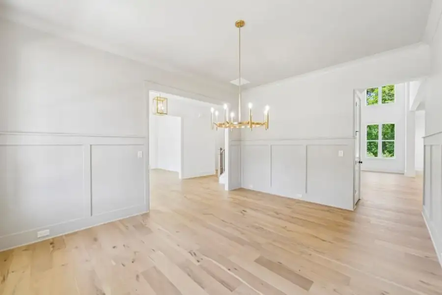 Spacious, unfurnished interior of a new home in White Post on Lake Lanier, Gainesville (Image 38).