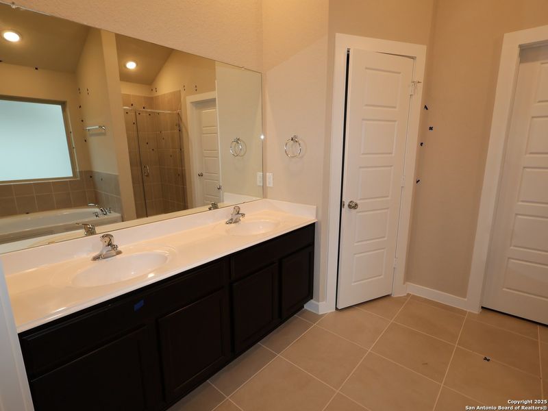 Furnished interior view inside a new home in Winding Brook, San Antonio (Image 7).