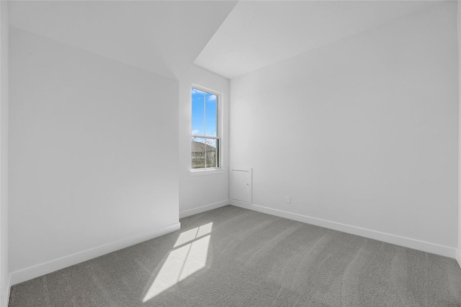 Spacious, unfurnished interior of a new home in Sienna, Missouri City (Image 20).