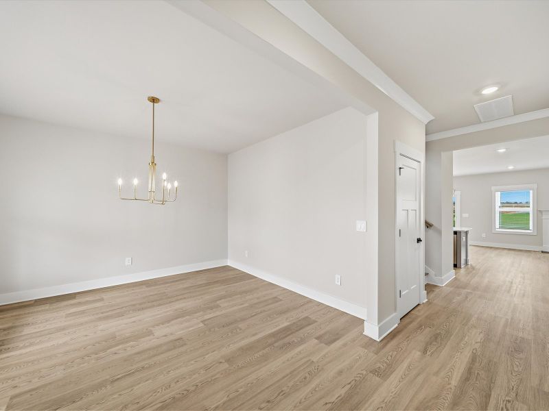 Spacious, unfurnished interior of a new home in Ashby Woods, Boiling Springs (Image 8).