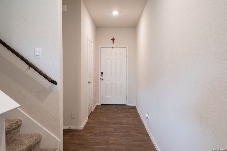 Spacious, unfurnished interior of a new home in , Floresville (Image 22).