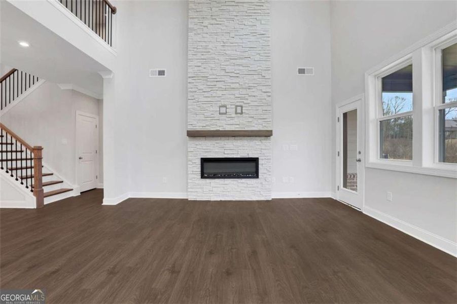 Spacious, unfurnished interior of a new home in The Paddocks at Doc Hughes, Buford (Image 39).