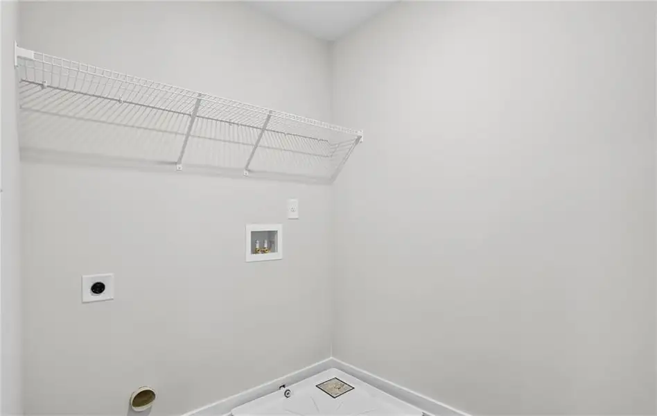 Spacious, unfurnished interior of a new home in , Stockbridge (Image 23).
