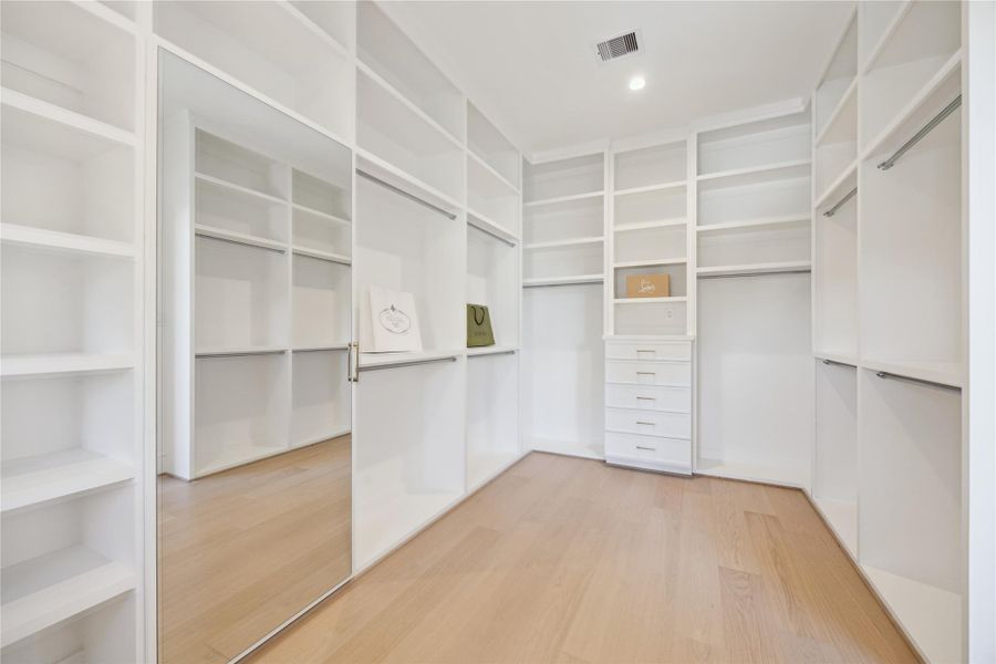 Spacious, unfurnished interior of a new home in , West University Place (Image 23).