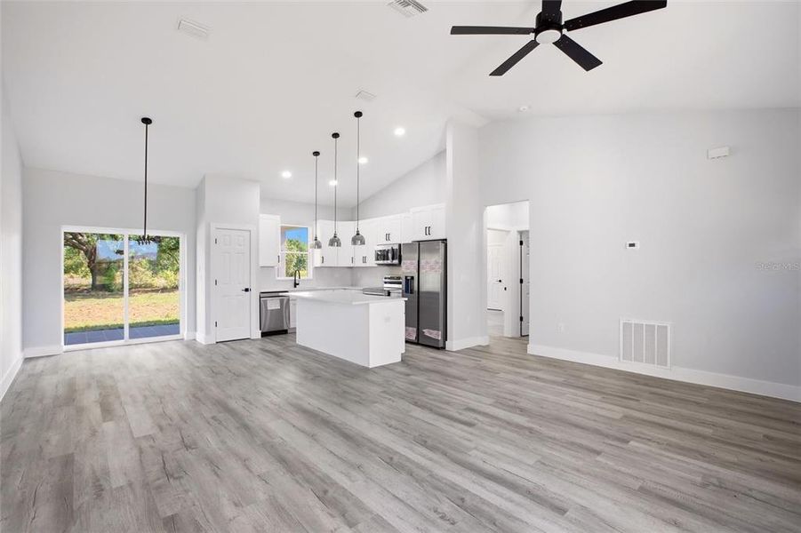 Spacious, unfurnished interior of a new home in , Sebring (Image 14).