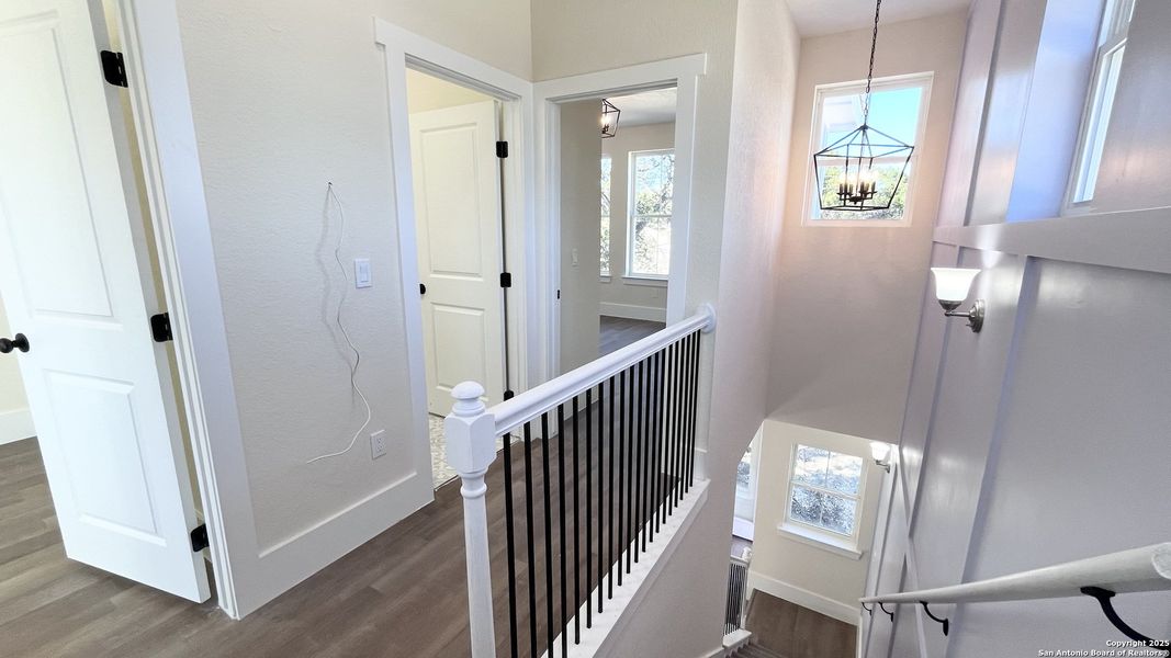 Spacious, unfurnished interior of a new home in , Bandera (Image 5).