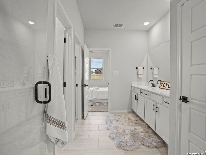 Furnished interior view inside a new home in Hannah Heights, Seguin (Image 21).