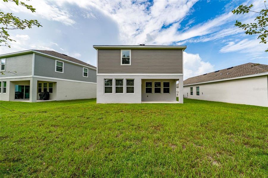 Exterior details and patio area of a home in Storey Creek, Kissimmee (Image 4).