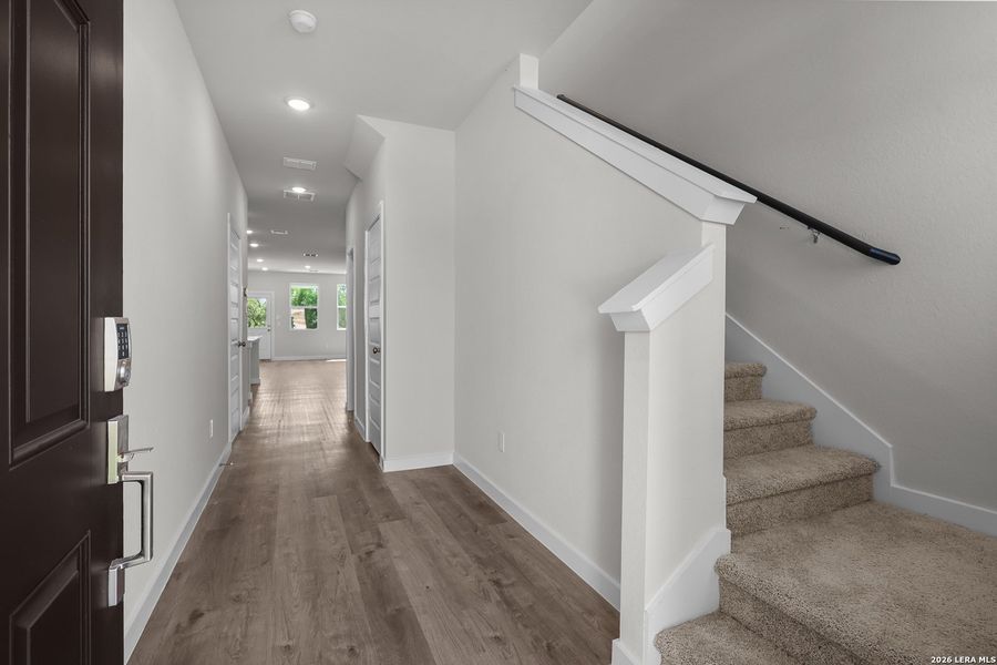 Spacious, unfurnished interior of a new home in Hacienda, San Antonio (Image 19).