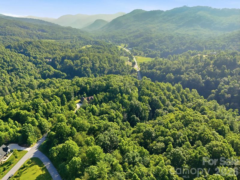 Natural landscape and outdoor views near in Hendersonville (Image 19). Natural landscape and outdoor views near in Hendersonville (Image 19).