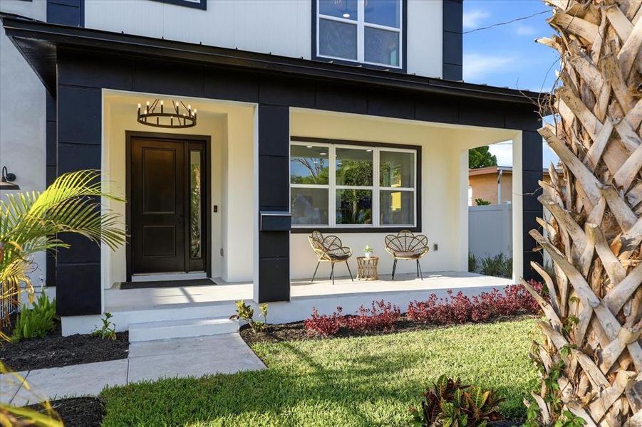 Exterior details and patio area of a home in , St. Petersburg (Image 26).
