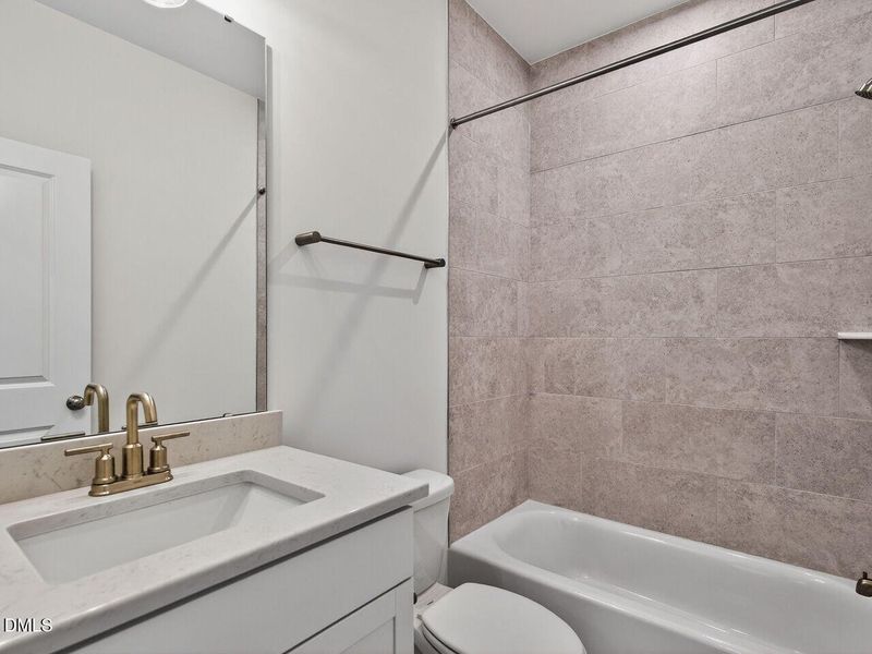 018-1280x960-bathroom