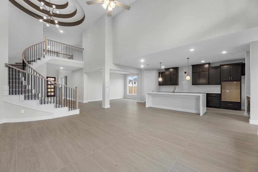 Spacious, unfurnished interior of a new home in Wolf Ranch, Georgetown (Image 9).