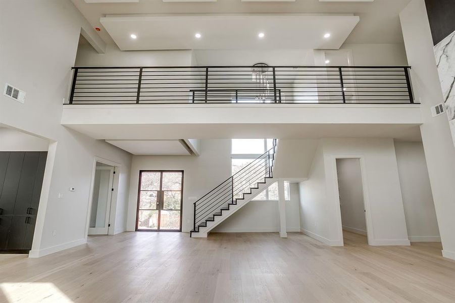 Spacious, unfurnished interior of a new home in , Arlington (Image 29).