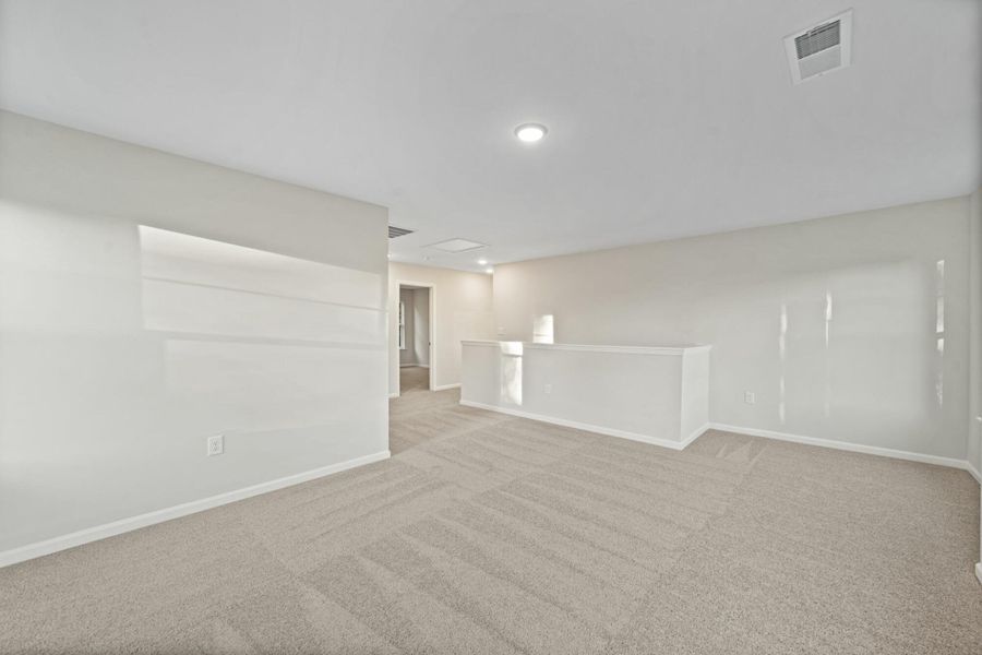 Spacious, unfurnished interior of a new home in Chandler Ridge, McLeansville (Image 29).