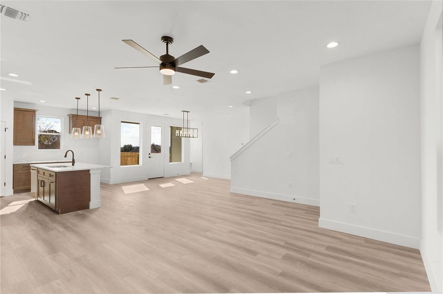 Spacious, unfurnished interior of a new home in , Burnet (Image 14).