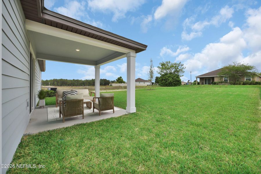Exterior details and patio area of a home in Rolling Hills, Green Cove Springs (Image 3).