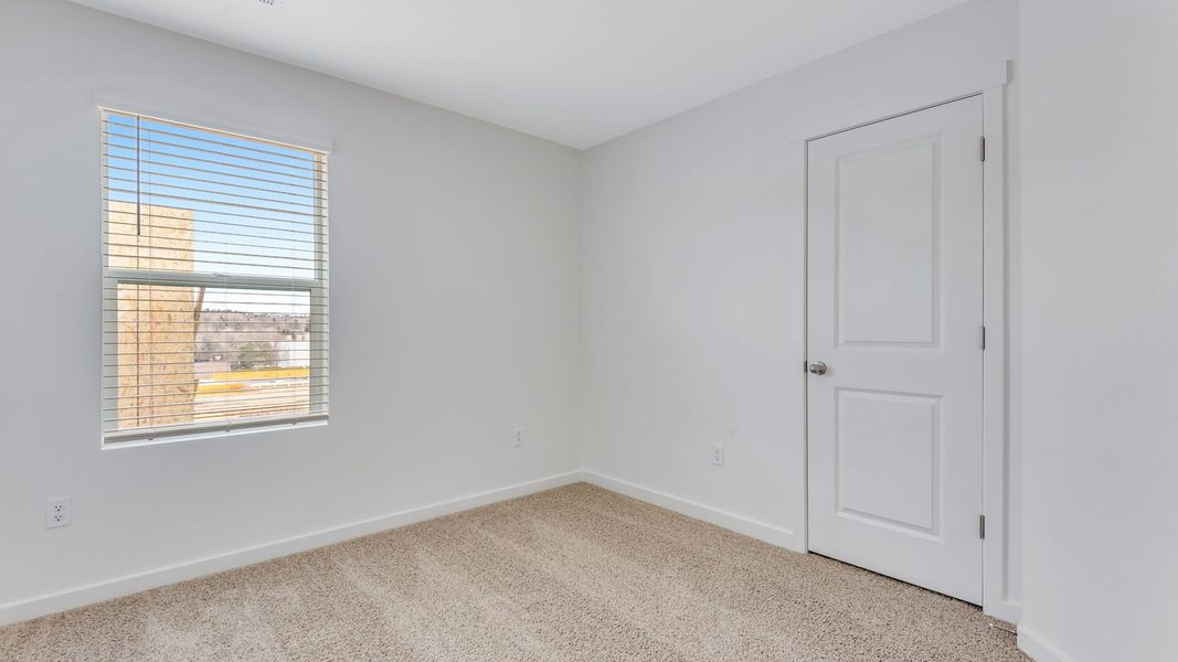 Spacious, unfurnished interior of a new home in Ellston Park, Colorado Springs (Image 25).