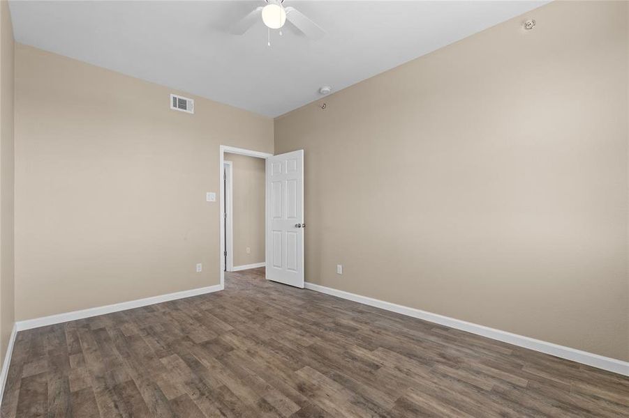 Spacious, unfurnished interior of a new home in , Irving (Image 28).