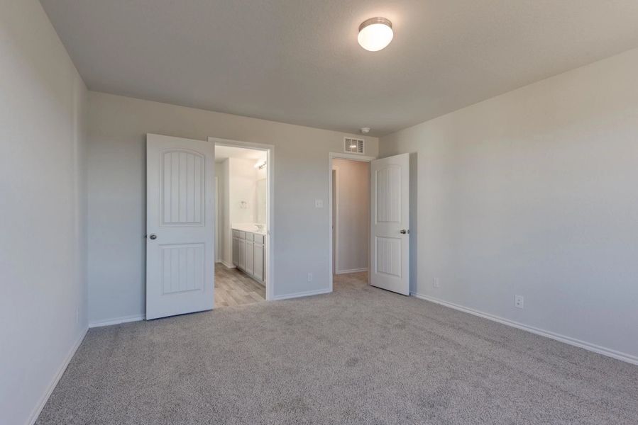 Representative unfurnished interior of a home built from the Austin by Ashton Woods in Meadows at Hennersby Hollow 40's, San Antonio (Image 22).