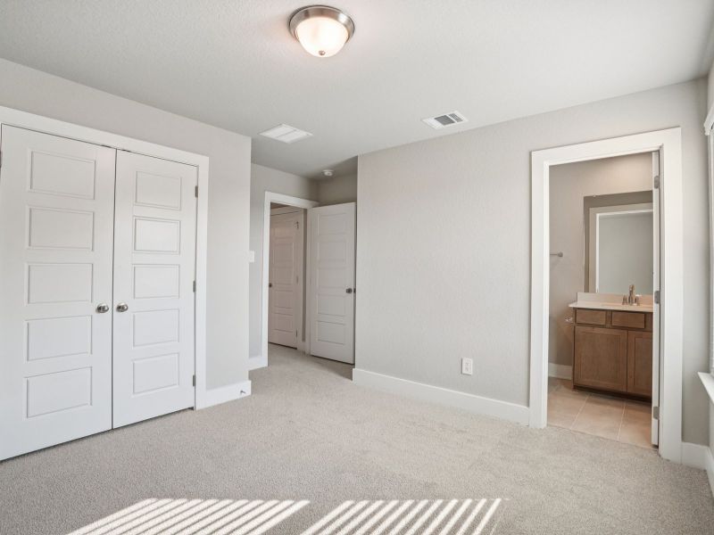 Spacious, unfurnished interior of a new home in Lark Canyon, New Braunfels (Image 29).