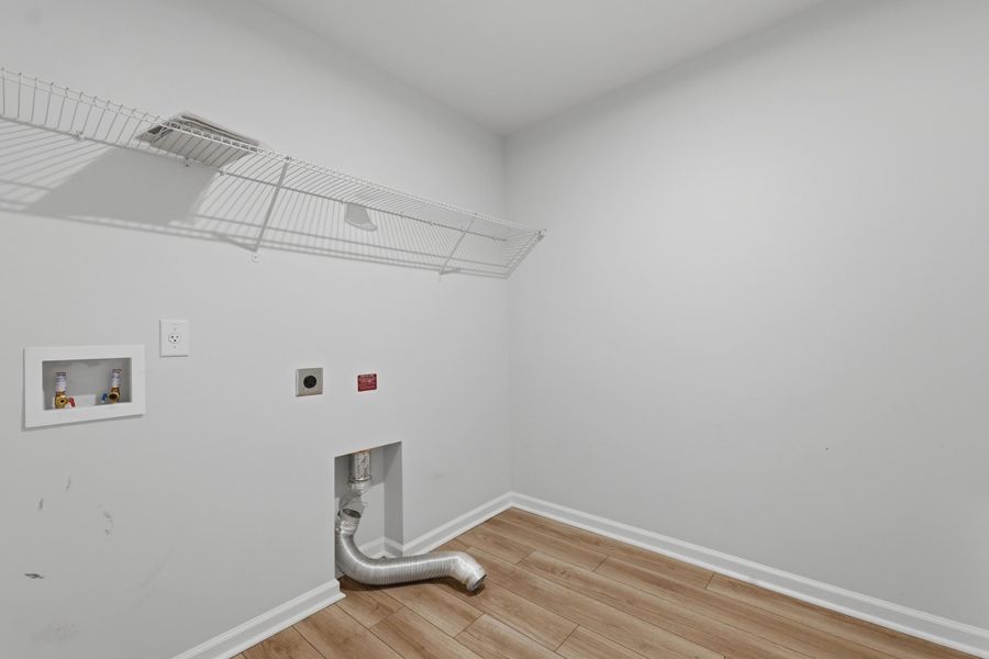 Spacious, unfurnished interior of a new home in Bradford Pointe, Summerville (Image 16).