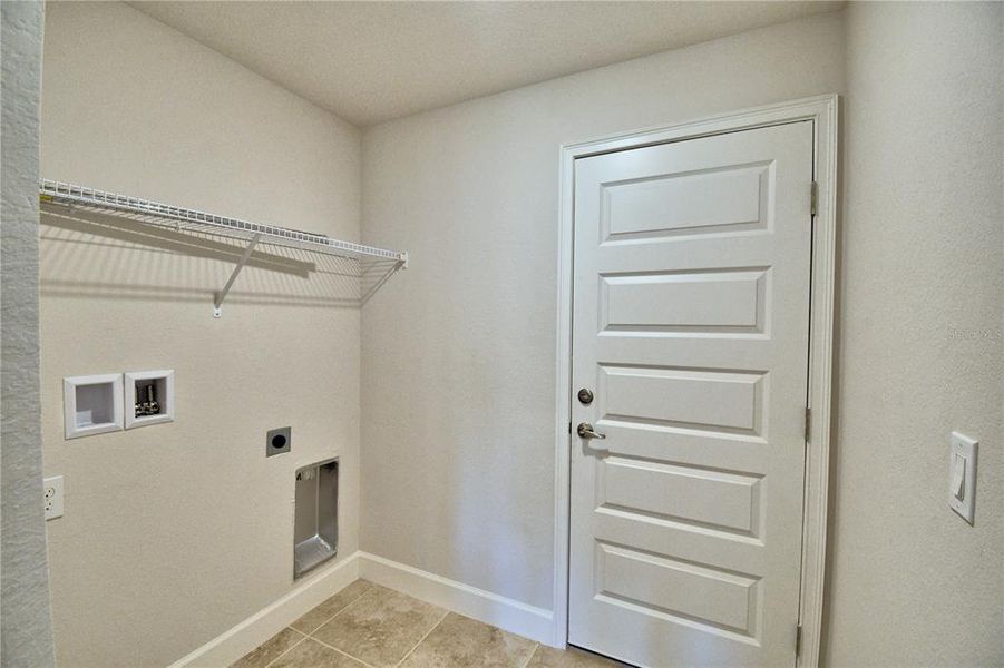 Spacious, unfurnished interior of a new home in , Lake Wales (Image 33).