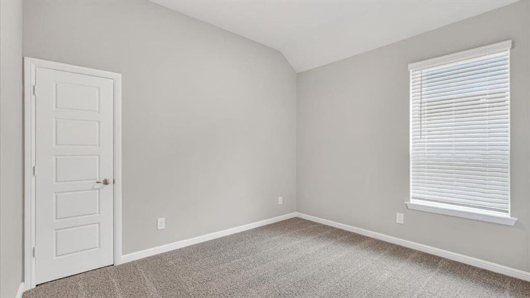 Spacious, unfurnished interior of a new home in Eden Ranch, Arlington (Image 15).