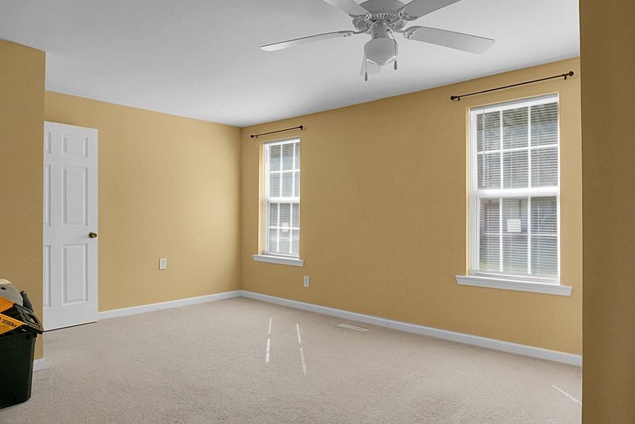 Spacious, unfurnished interior of a new home in , Bonneau (Image 25).