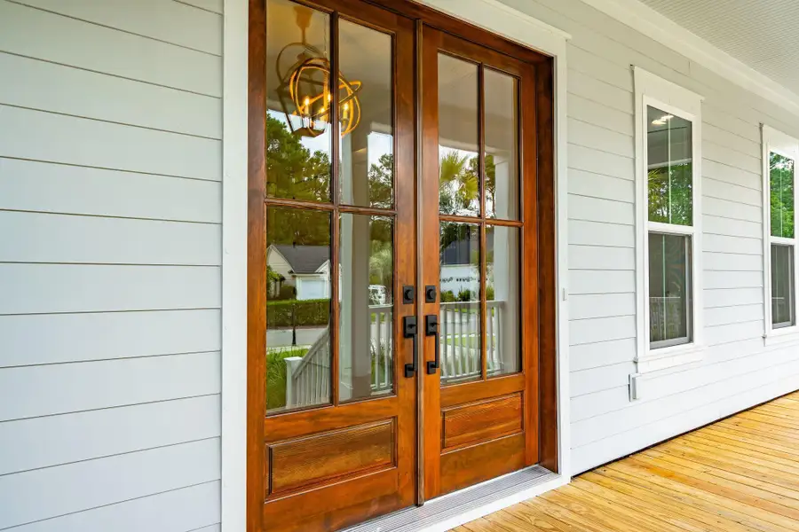 Exterior details and patio area of a home in , Wando (Image 31).