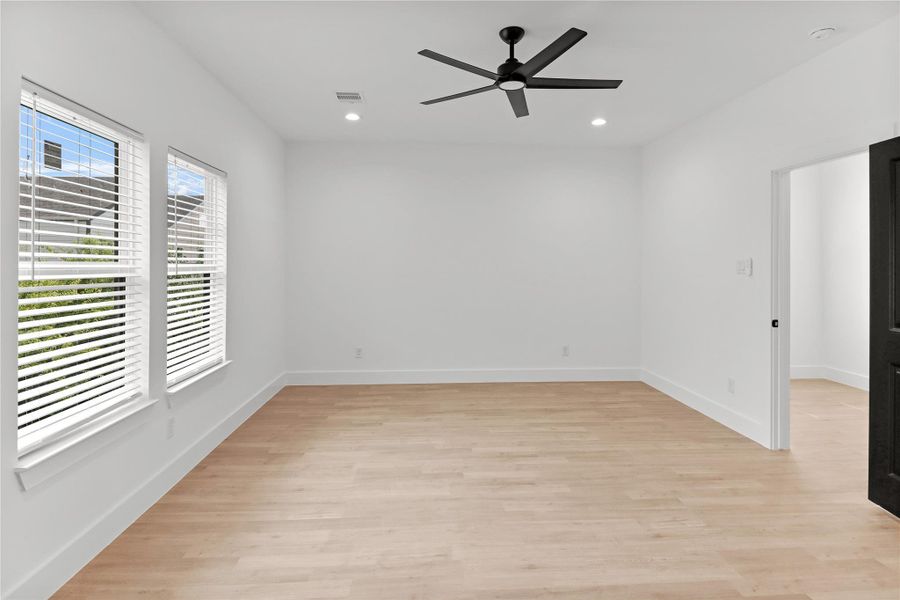 Spacious, unfurnished interior of a new home in , Houston (Image 32).