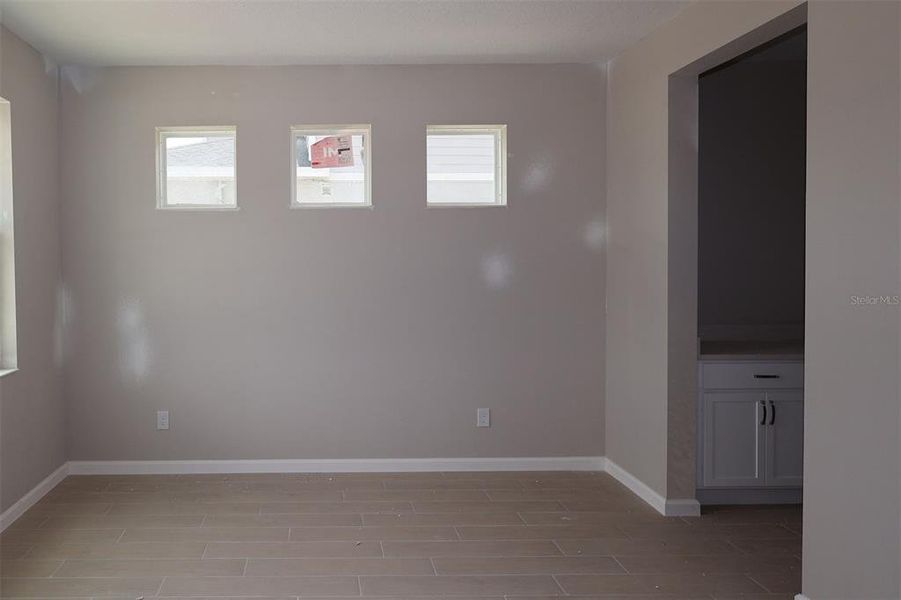 Spacious, unfurnished interior of a new home in Bay Lake Farms, St. Cloud (Image 5).