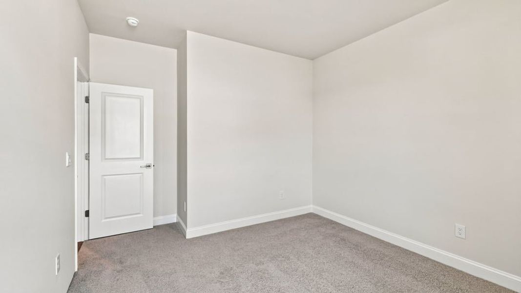 Spacious, unfurnished interior of a new home in Shadowood, Seneca (Image 21).