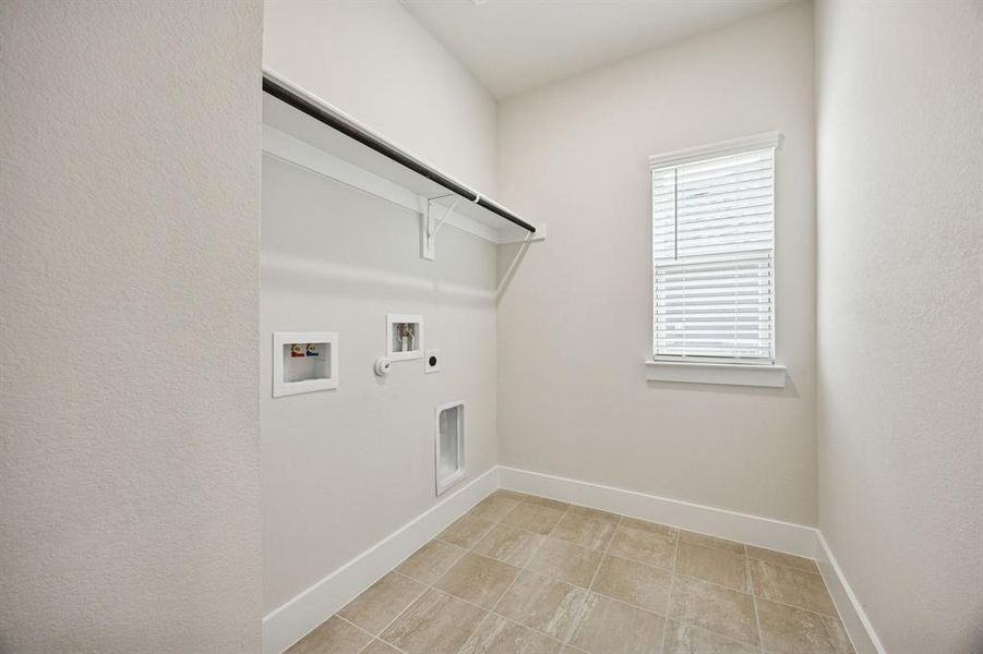 Spacious, unfurnished interior of a new home in Hadley Farms, Godley (Image 20).