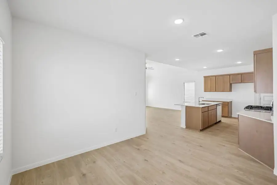Spacious, unfurnished interior of a new home in Trinity Ranch, Elgin (Image 25).