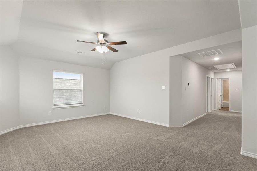 Spacious, unfurnished interior of a new home in Deer Creek, Fort Worth (Image 33). Spacious, unfurnished interior of a new home in Deer Creek, Fort Worth (Image 33).