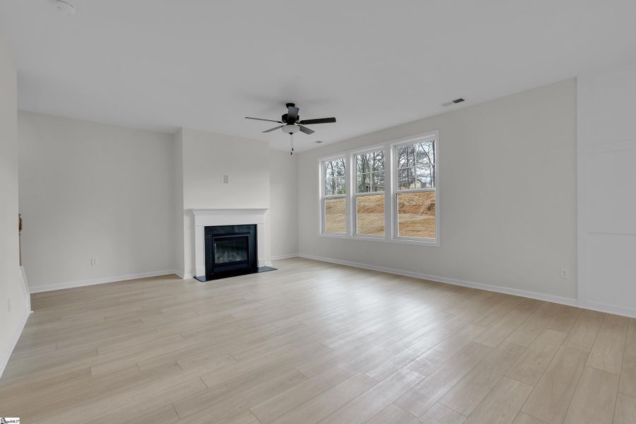 Spacious, unfurnished interior of a new home in Lynbrook, Boiling Springs (Image 13). Spacious, unfurnished interior of a new home in Lynbrook, Boiling Springs (Image 13).