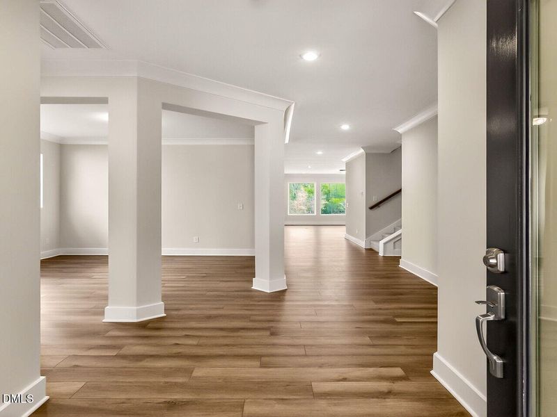 003-1280x960-foyer-entry 003-1280x960-foyer-entry