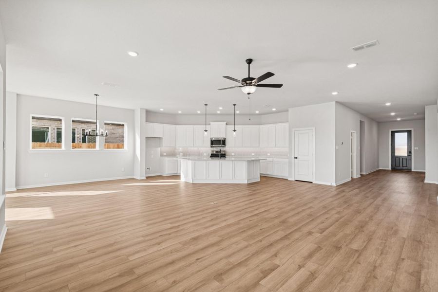 Spacious, unfurnished interior of a new home in Oakwood Estates, Waller (Image 16).