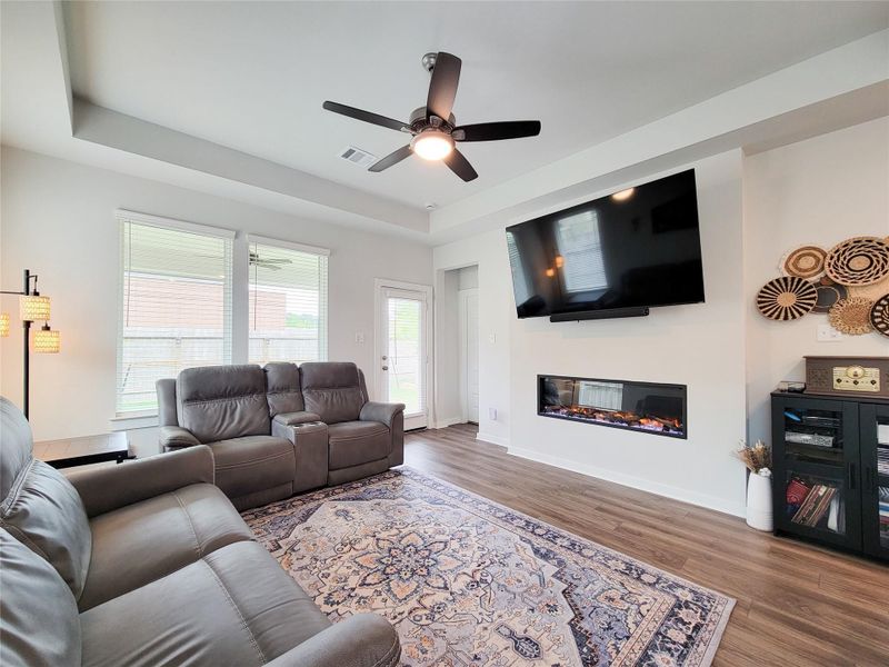 Furnished interior view inside a new home in Westridge Cove 40′, Conroe (Image 5).