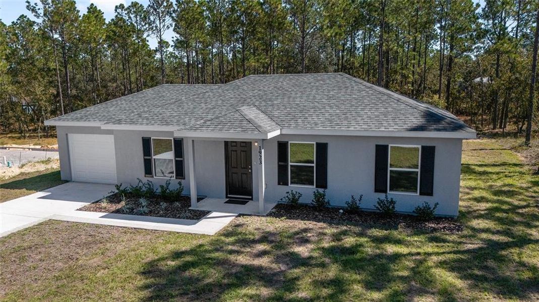 Exterior details and patio area of a home in , Dunnellon (Image 25). Exterior details and patio area of a home in , Dunnellon (Image 25).