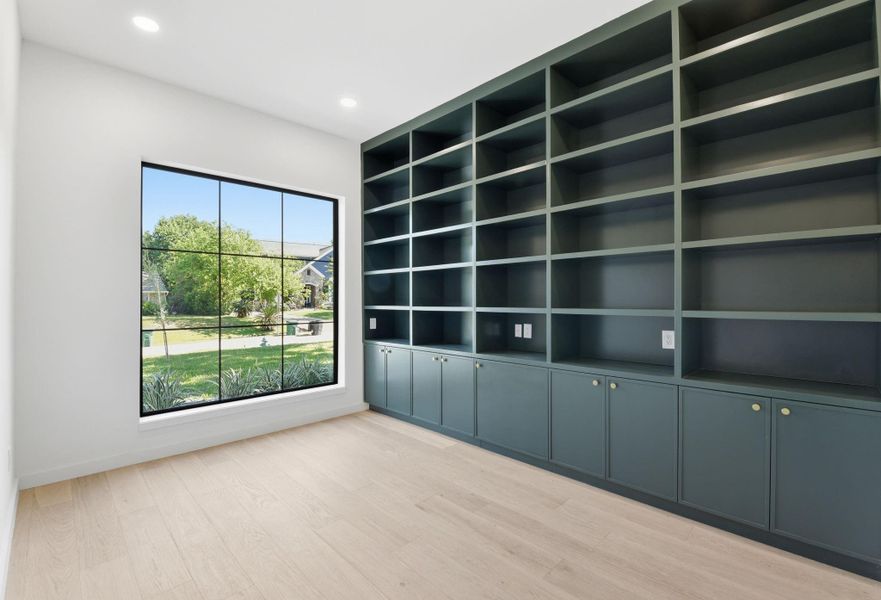 Spacious, unfurnished interior of a new home in , Houston (Image 42).